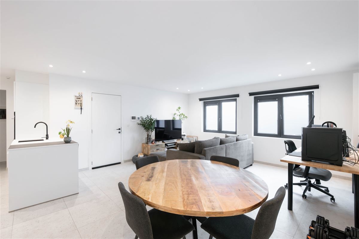 Gerenoveerd appartement op een toplocatie in Kortrijk foto 3