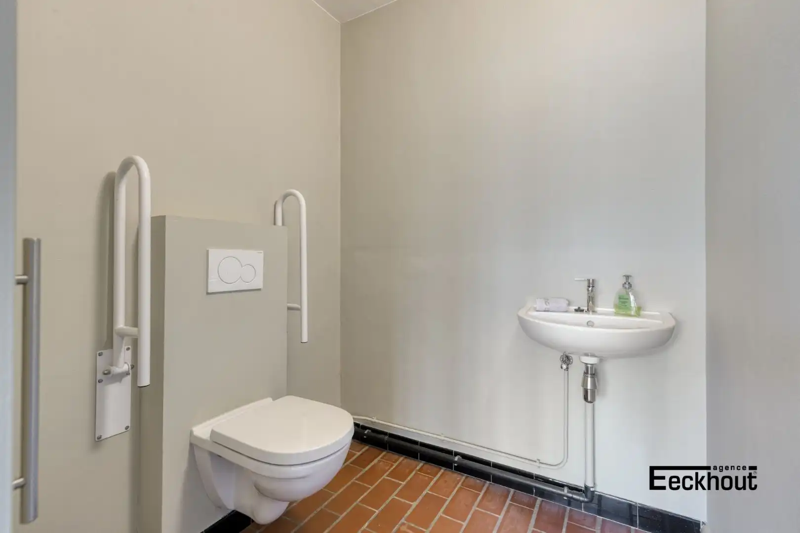 Zeer verzorgde woning met gezellige tuin in de Vuurtorenwijk te Oostende. foto 4