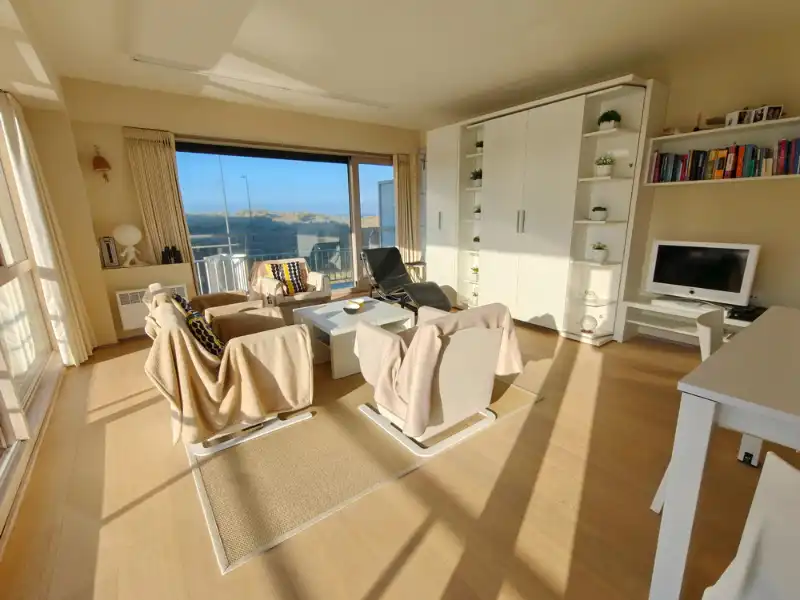 Hoekstudio met riant terras en zicht op zee! foto 9