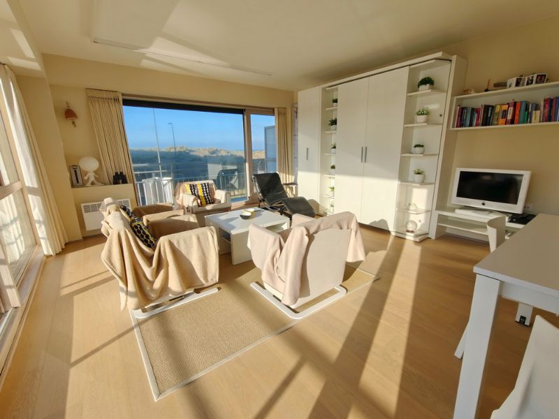 Hoekstudio met riant terras en zicht op zee! foto 9