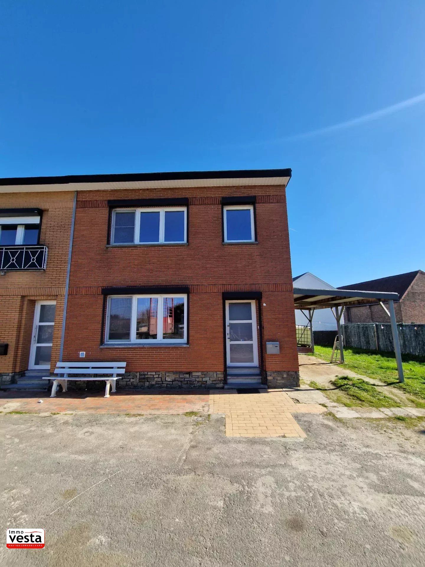 Halfopen woning met 3 slaapkamers in Velm foto {{pictureIndex}}
