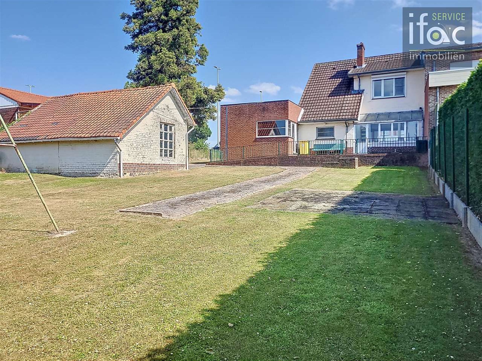 Centraal gelegen driegevelwoning met mooie tuin op ±7a foto 18