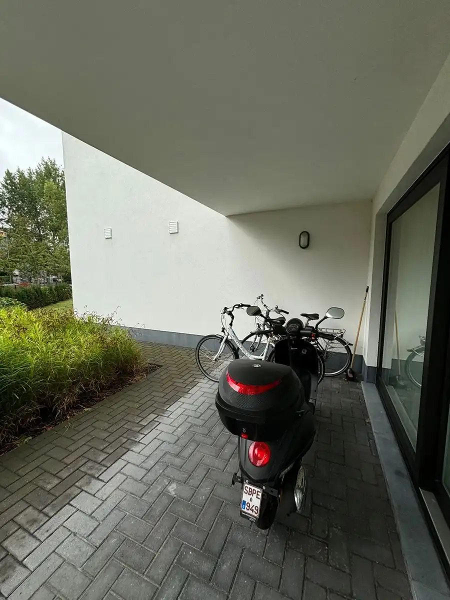 Modern appartement met terras en parking foto 13