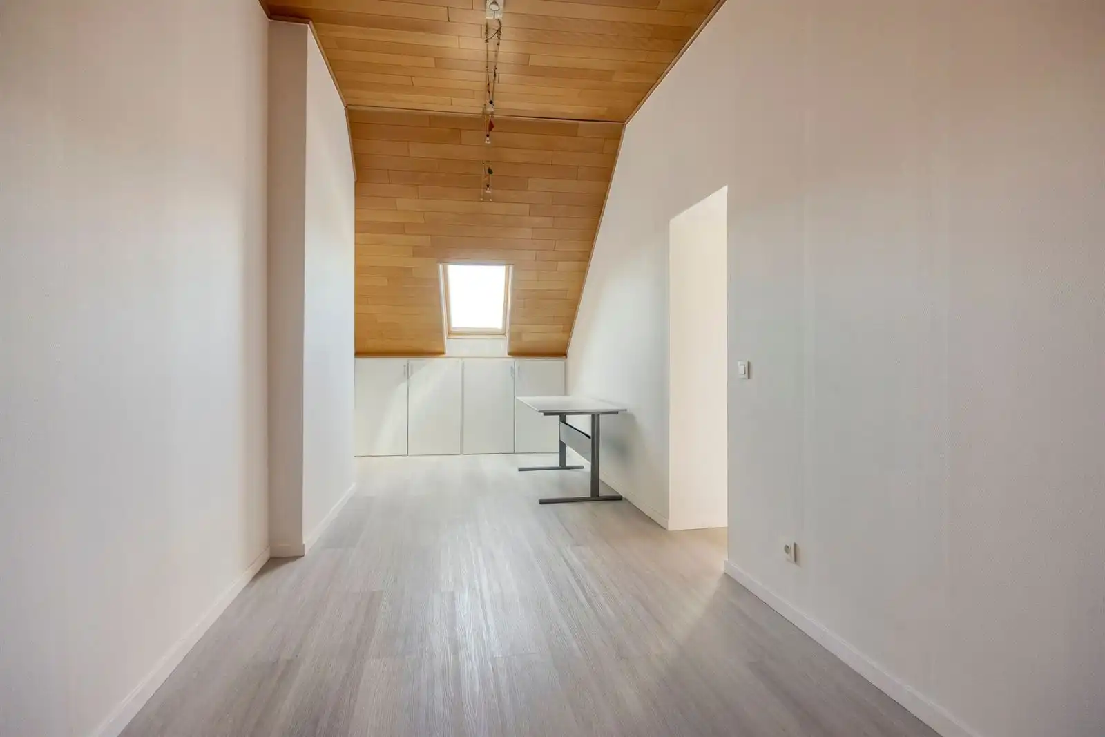 Ruime woning met 4 slaapkamers en bureau te koop foto 26