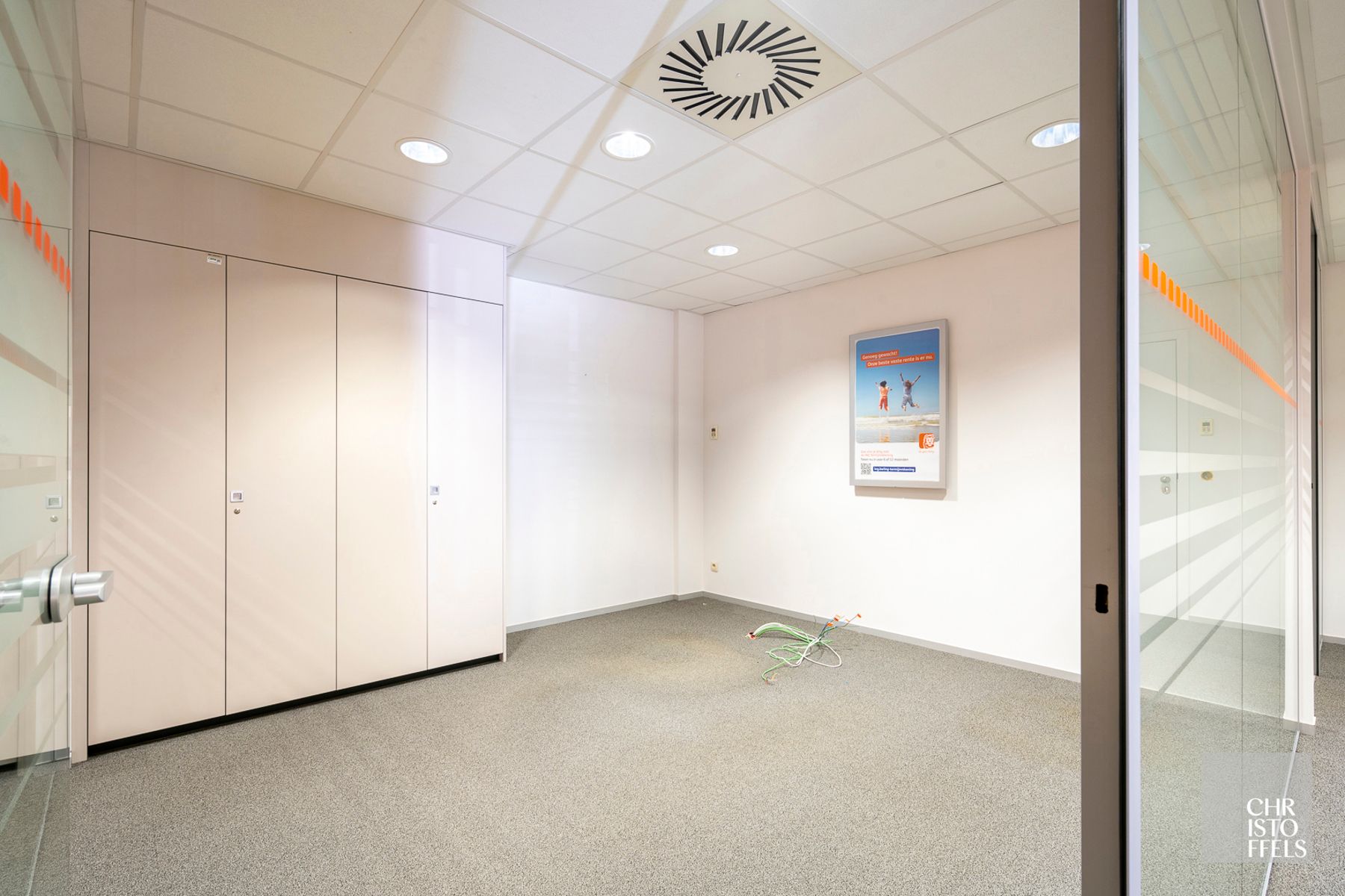 Commerciële ruimte (271m²) mét parkeergelegenheid op een strategische locatie in Lanaken! foto 9