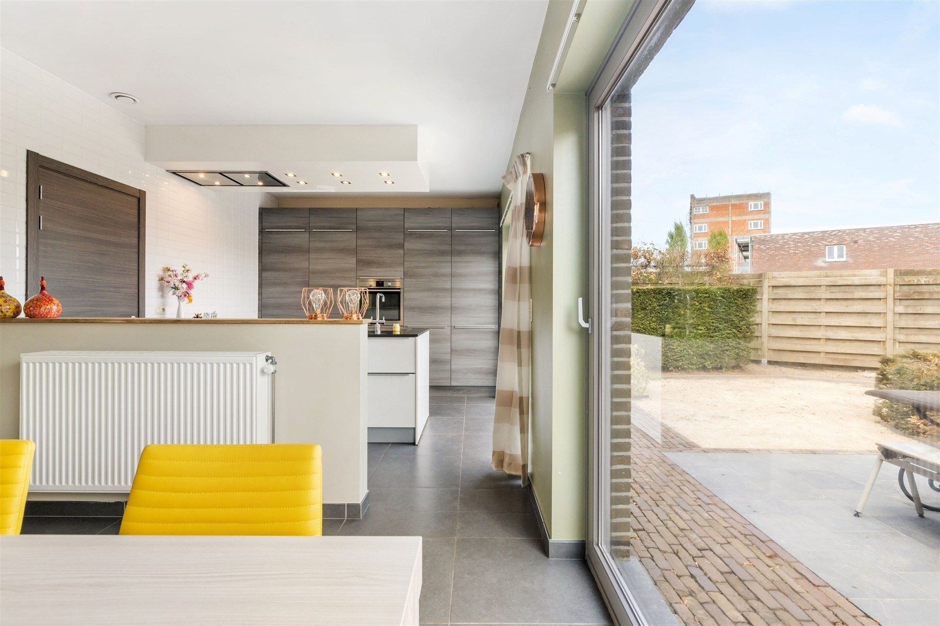 Recente gezinswoning met 3 slaapkamers en inpandige garage (BJ 2014) foto 6