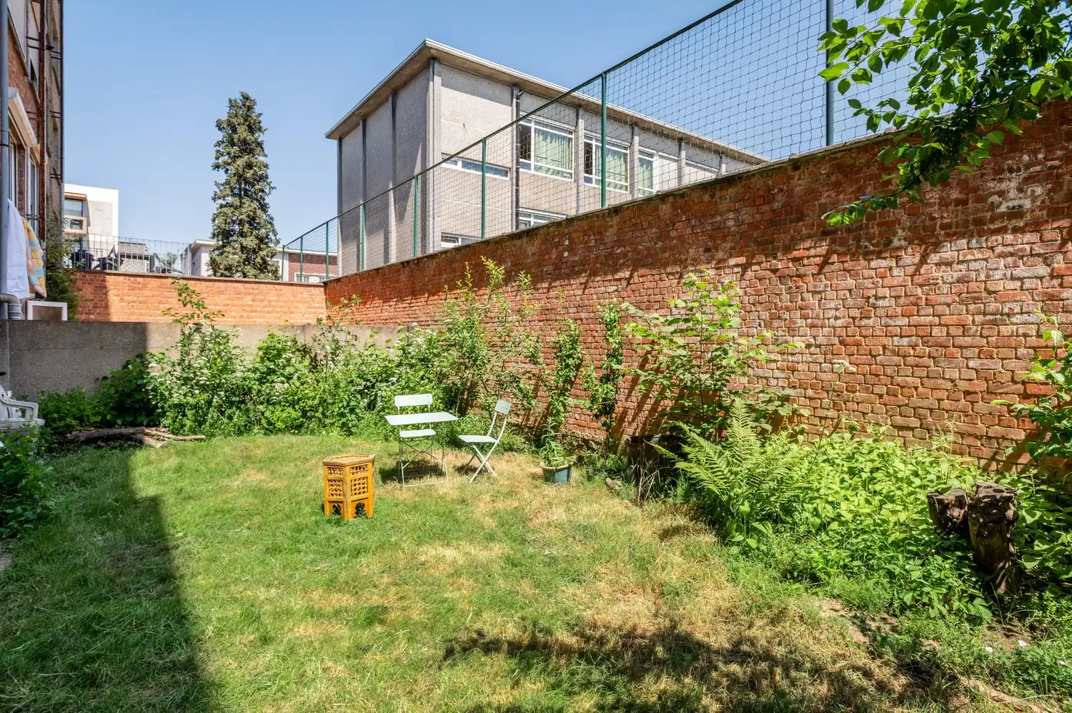 Gunstig gelegen, gerenoveerd 2 slaapkamer appartement met privatieve tuin! foto 10