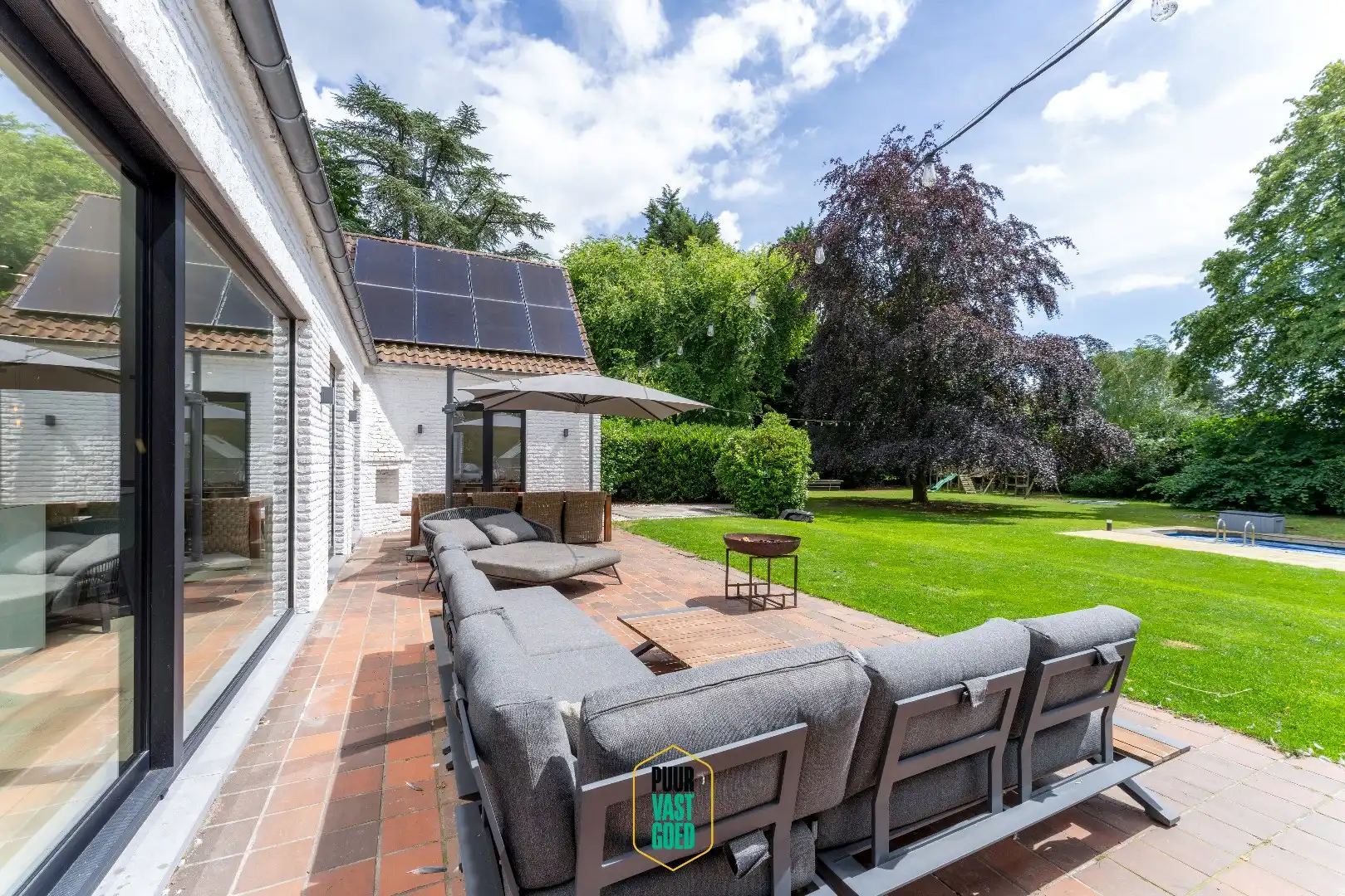 Knap gerenoveerde villa in uitgestrekte tuin foto 11