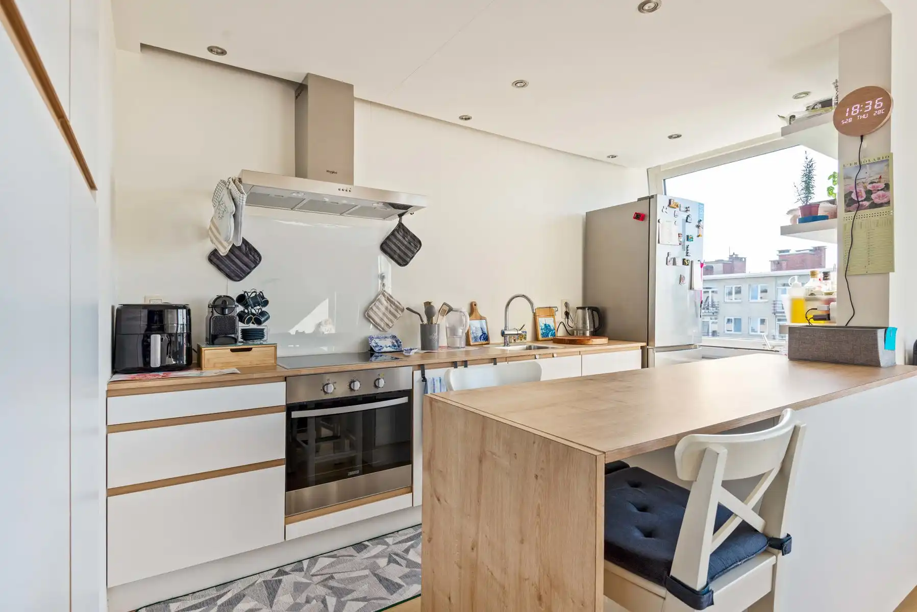 Een gerenoveerd appartement met uitzicht! foto 5