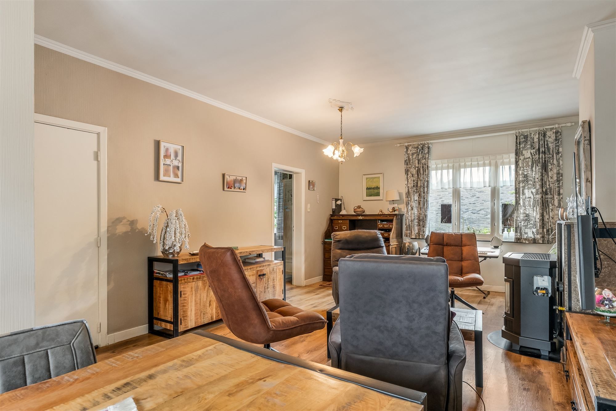 UNIEKE TE RENOVEREN KARAKTERVOLLE LANGGEVELHOEVE MET 2 HUISNUMMERS UITERST RUSTIG GELEGEN TE OOSTHAM foto 4