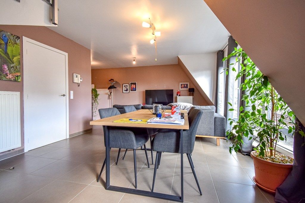 Recent duplexappartement met ruime slaapkamer in centrum van Gistel foto 3
