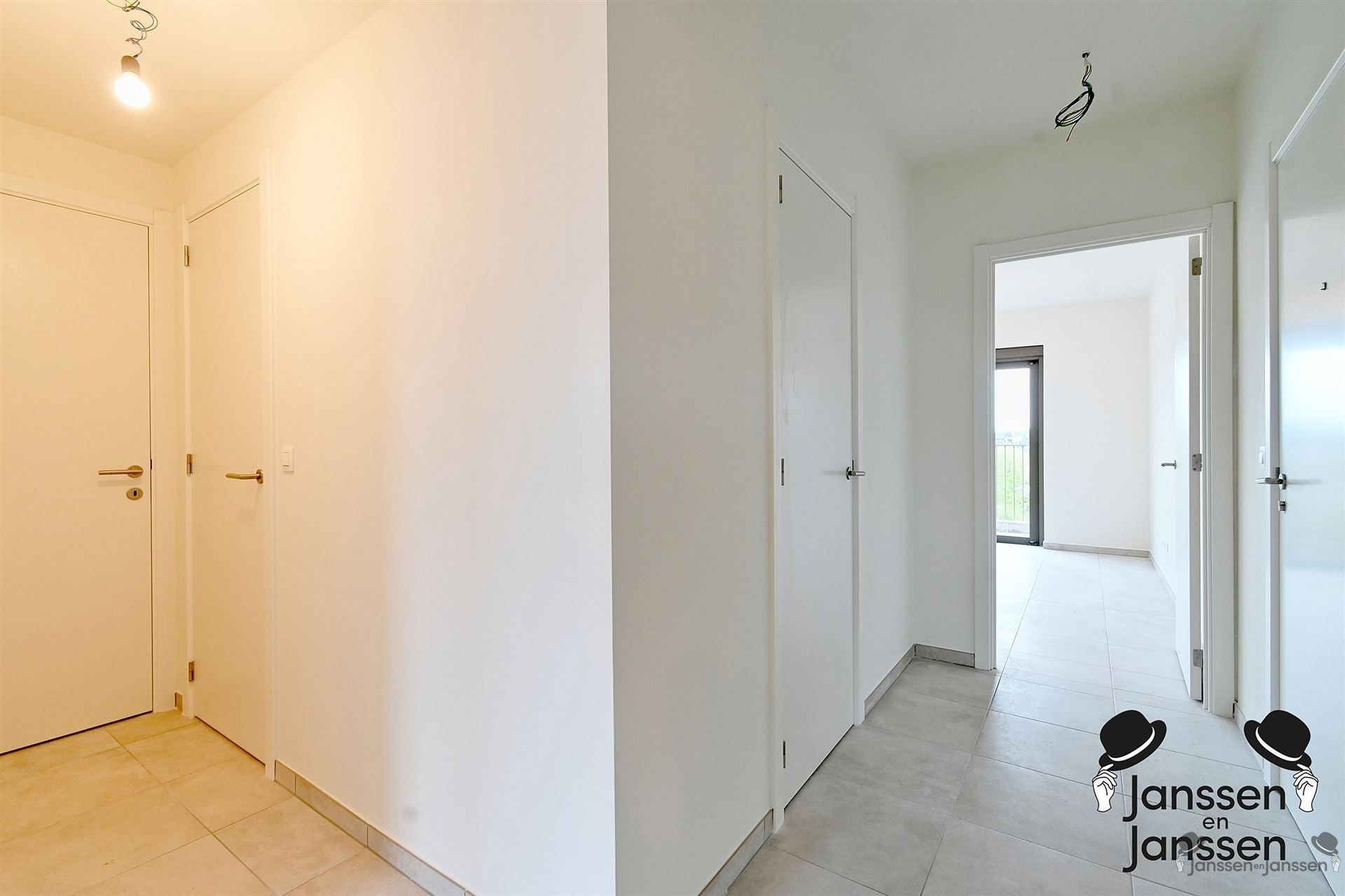 Nieuwbouwappartement met staanplaats&berging foto 6