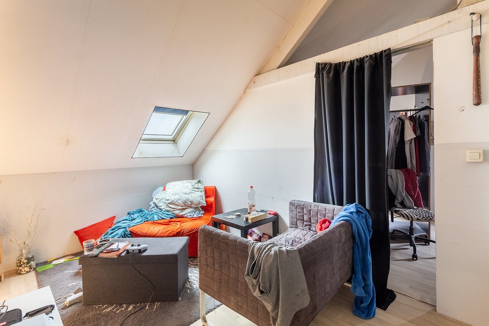 Ruime halfopen bebouwing met vijf slaapkamers foto 22