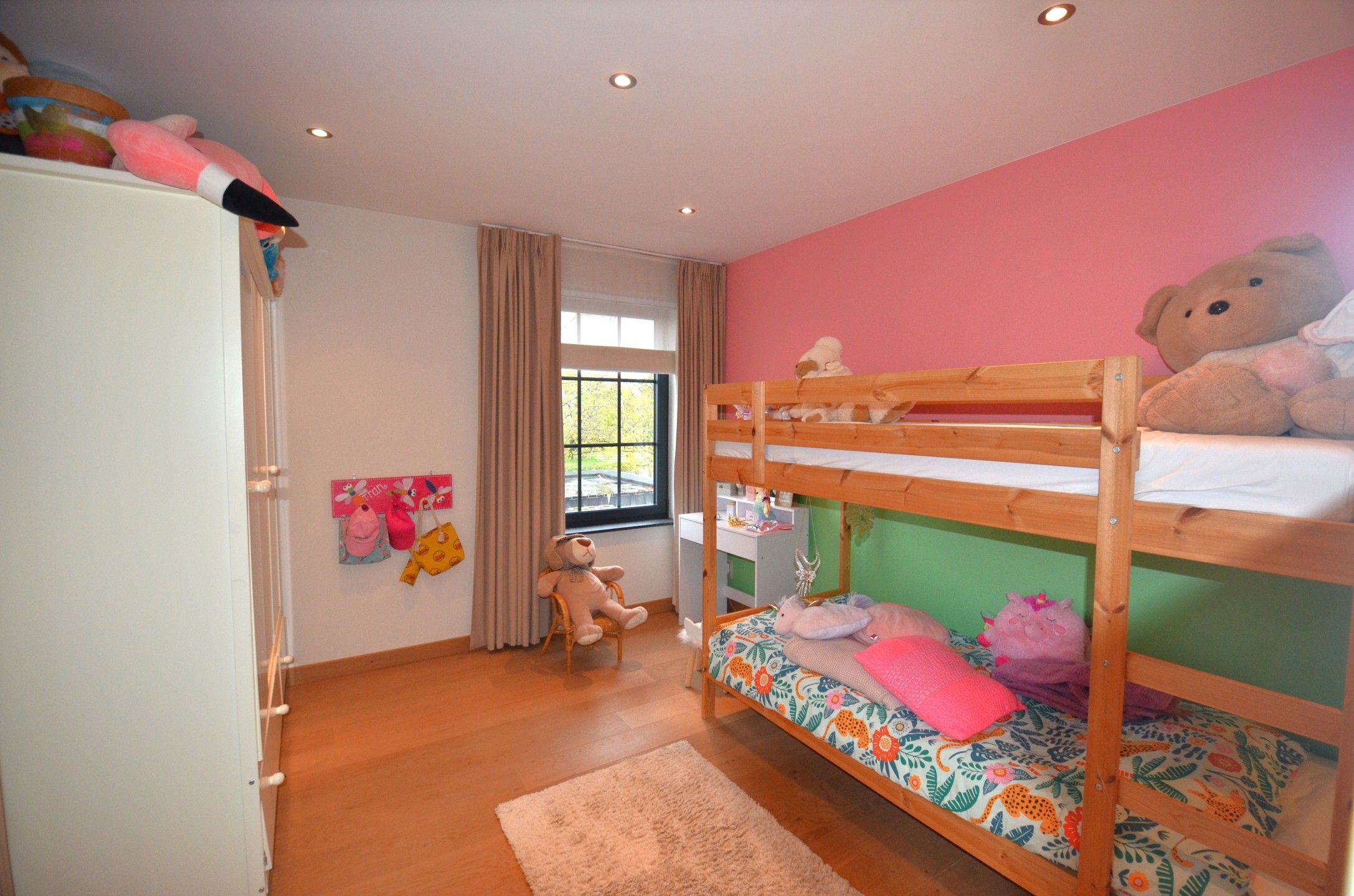 Rustig gelegen stijlvolle woning met 4 slaapkamers foto 23