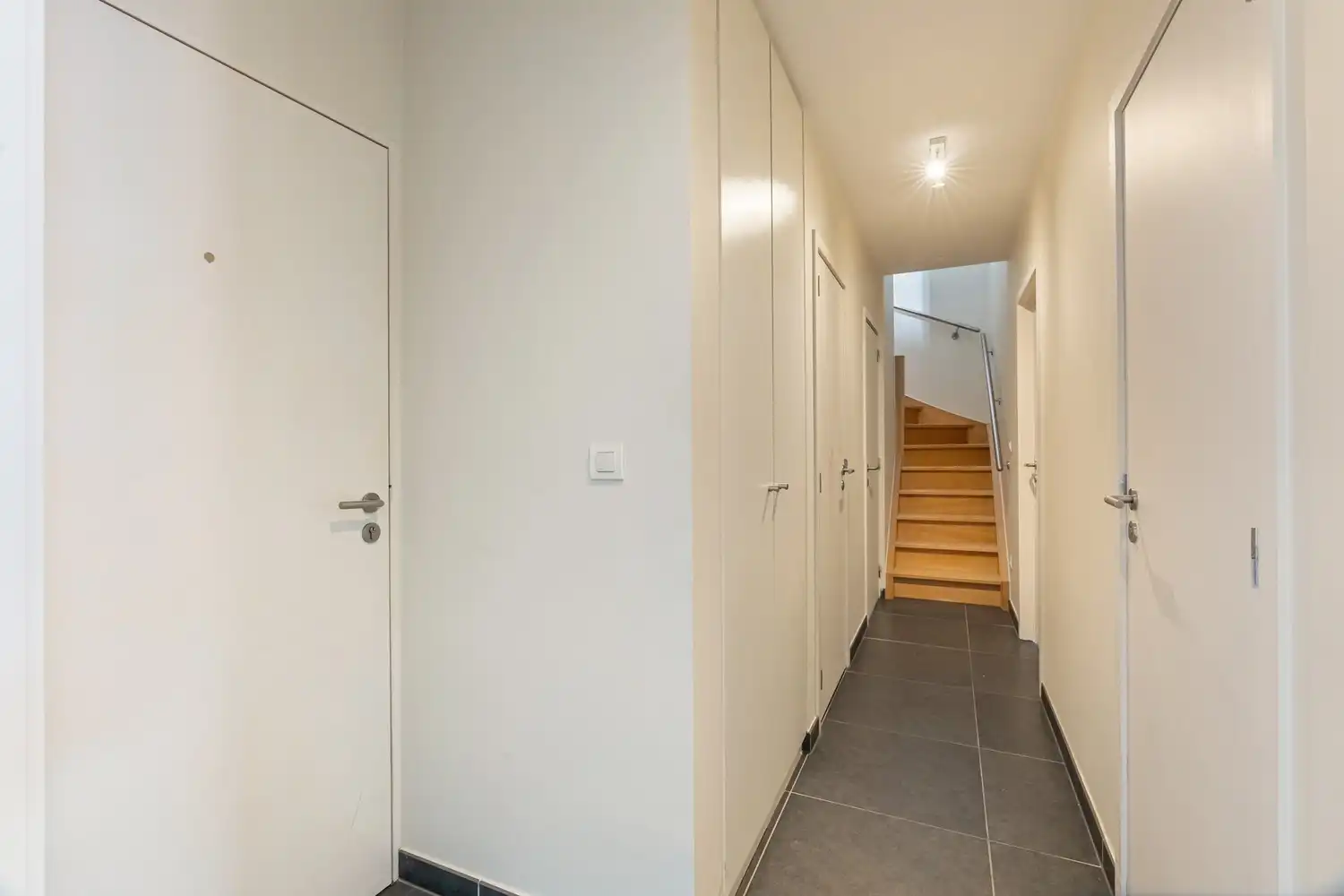 Goed gelegen en lichtrijk appartement met 2 slaapkamers, een terras en een autostaanplaats te centrum Leuven! foto 10