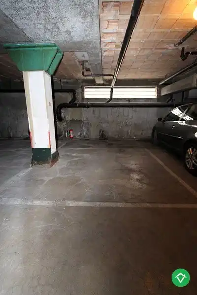 Zonnig appartement met 2 slaapkamers en autostandplaats te centrum Roeselare foto 14