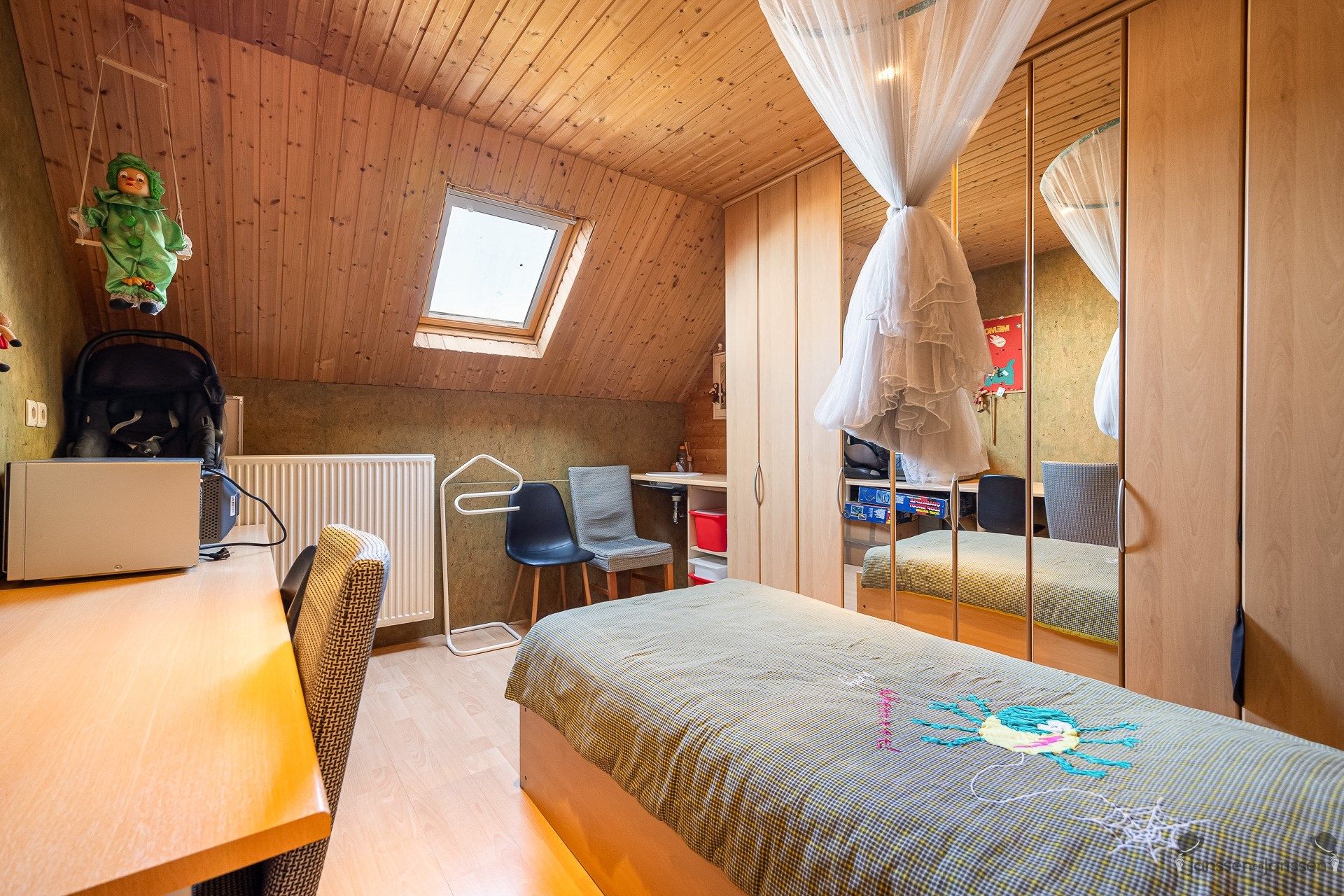 Ruime woning met bijgebouw op een perceel van 497m². foto 21