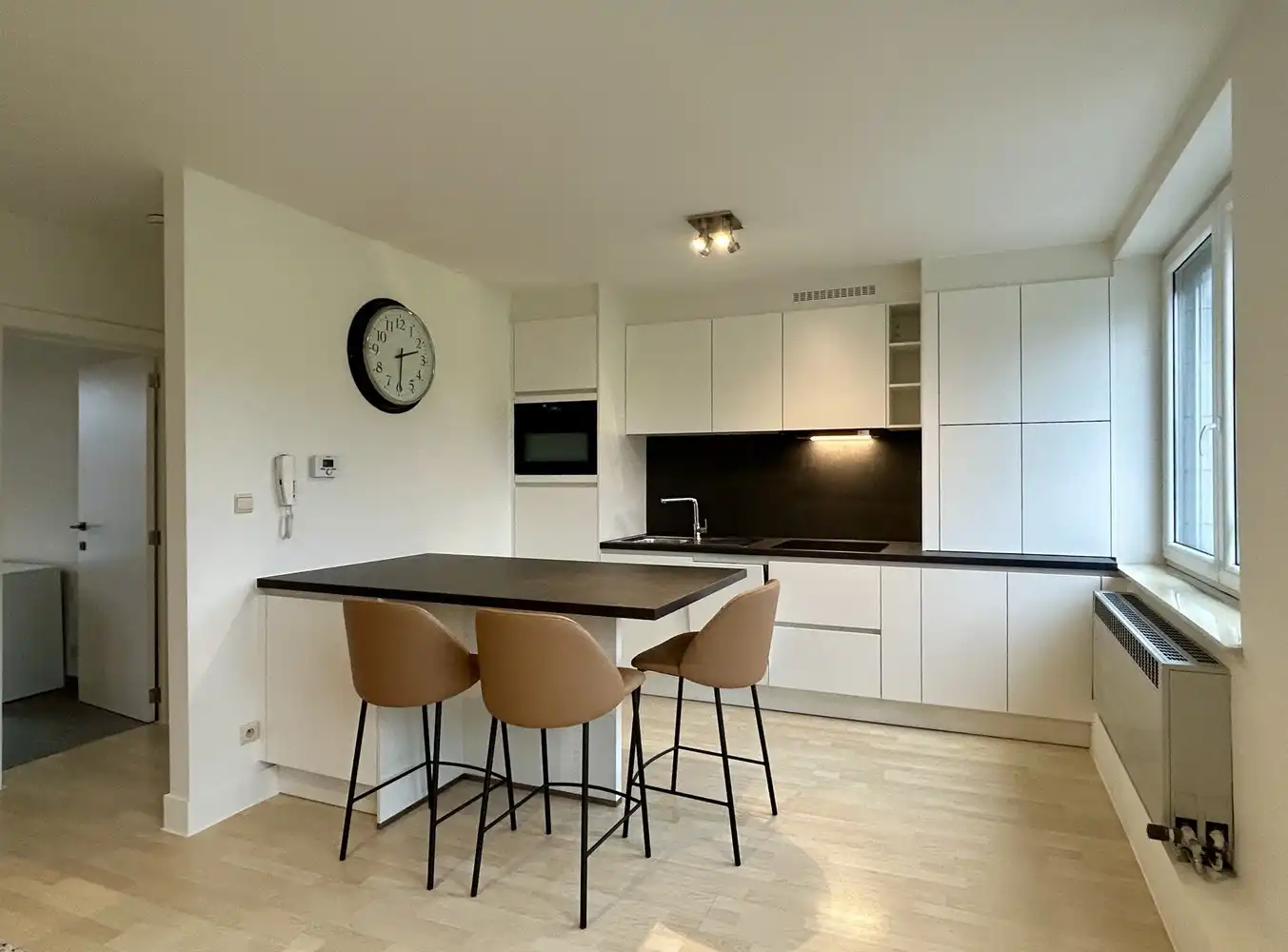 Gemeubeld, lichtrijk appartement op toplocatie te Leuven foto 4