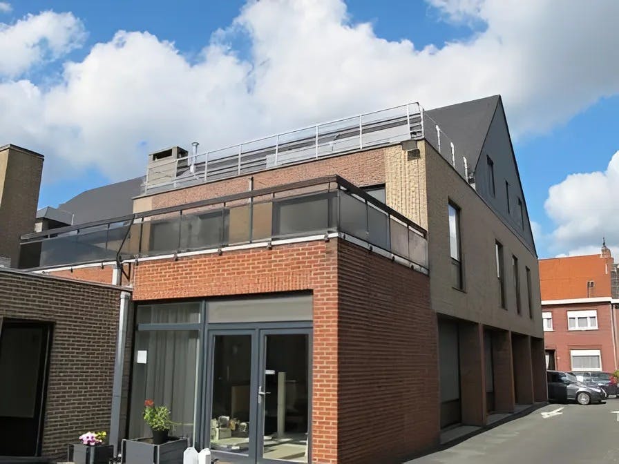 Vastgoedvennootschap met verhuurde magazijnen en opbrengsteigendom te Kortrijk  foto 2