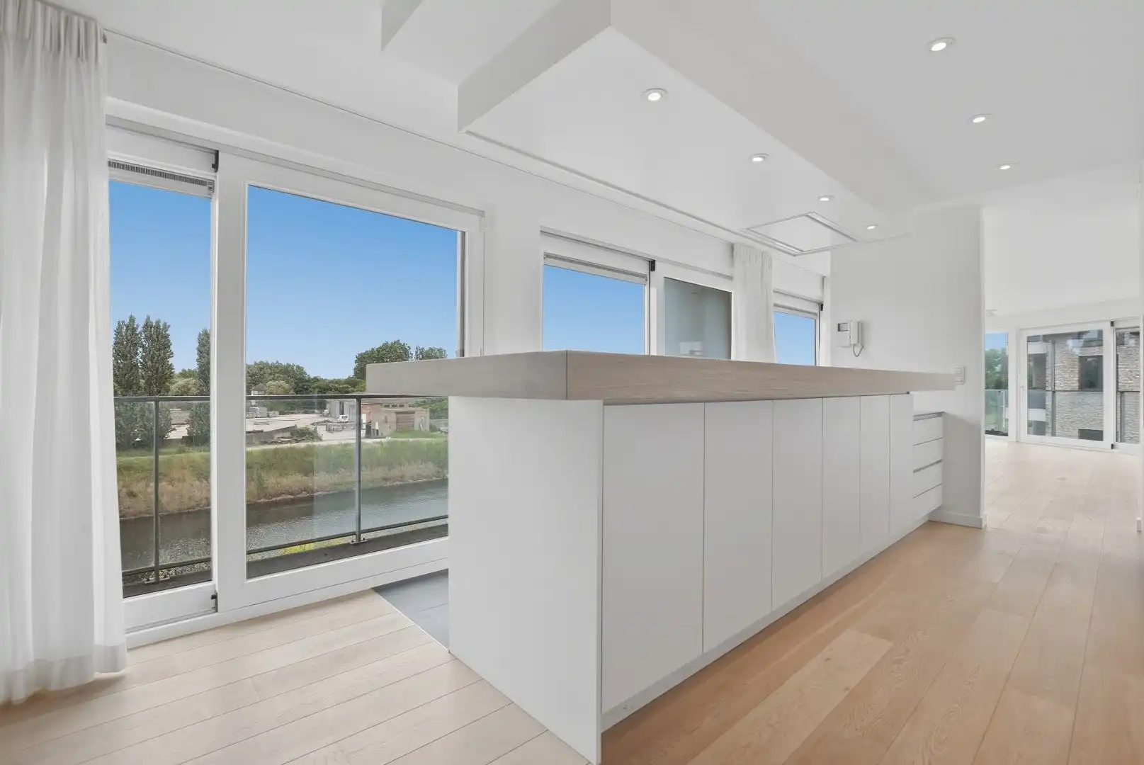 Luxueus praktisch appartement (122m² + 30 m²) met rondom terrassen te Nieuwpoort-Stad foto 6