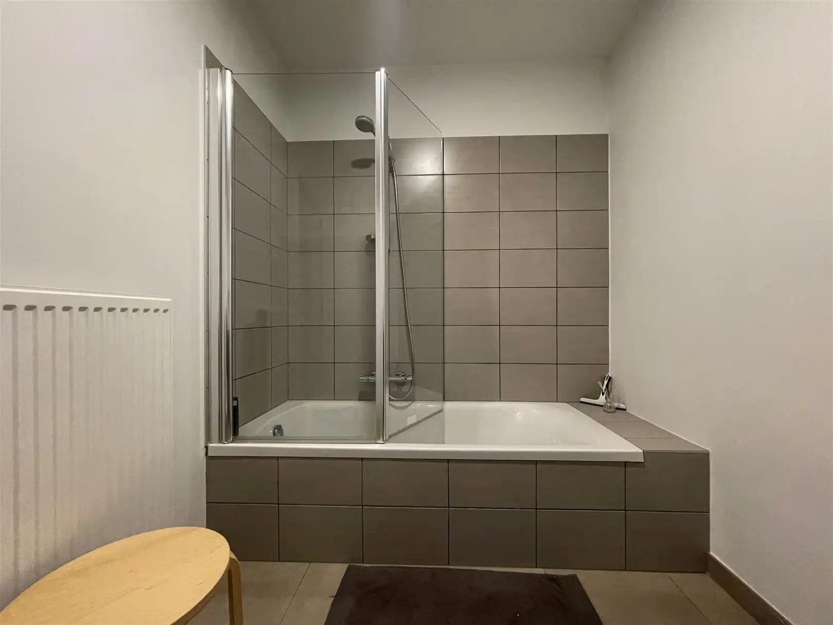 Centraal  gelegen appartement met autostaanplaats foto 8
