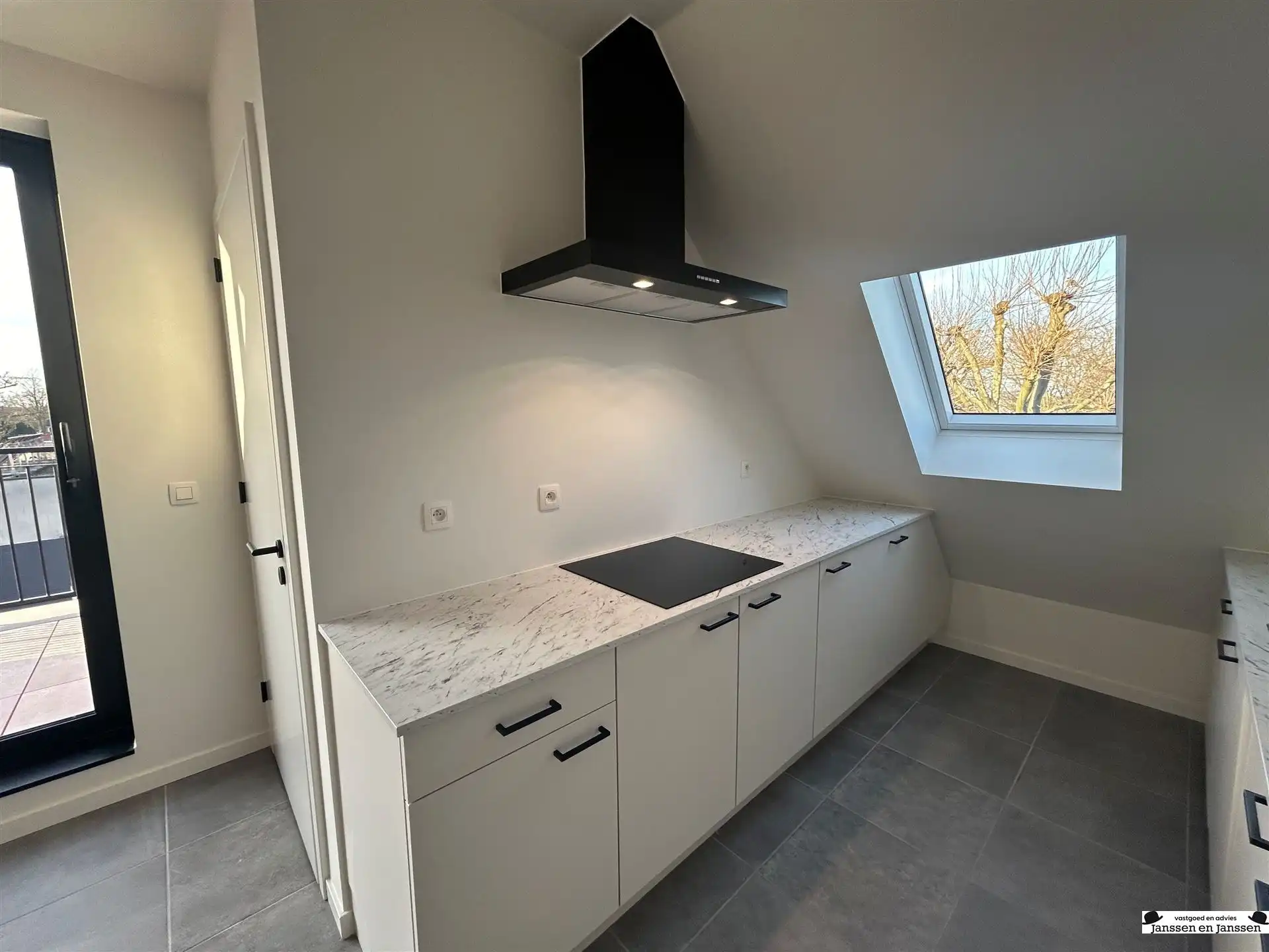 Gezellig appartement met 1 slaapkamer, autostaanplaats en berging foto 9