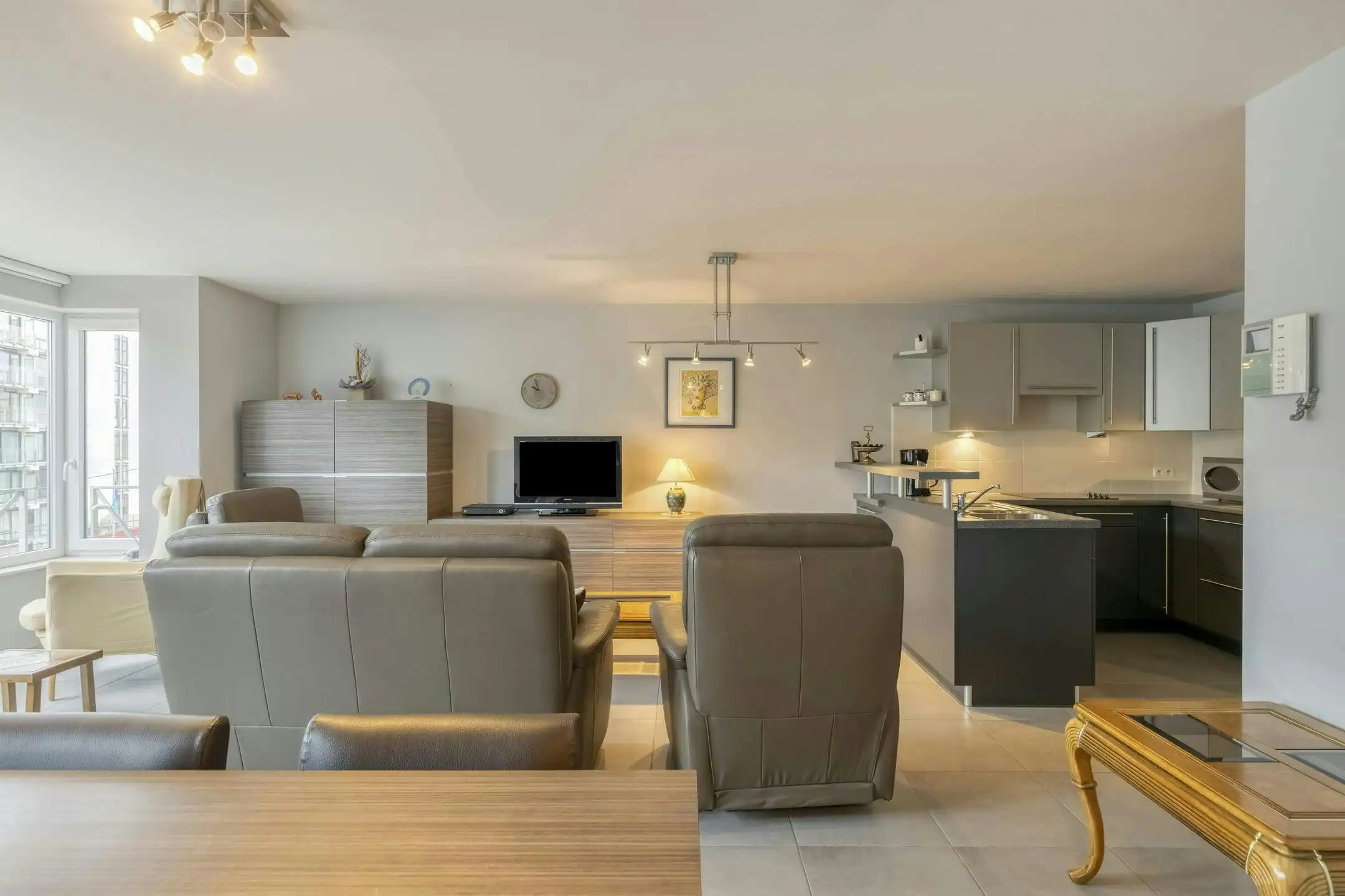 Appartement met twee slaapkamers te koop in Sint-Idesbald! foto 2