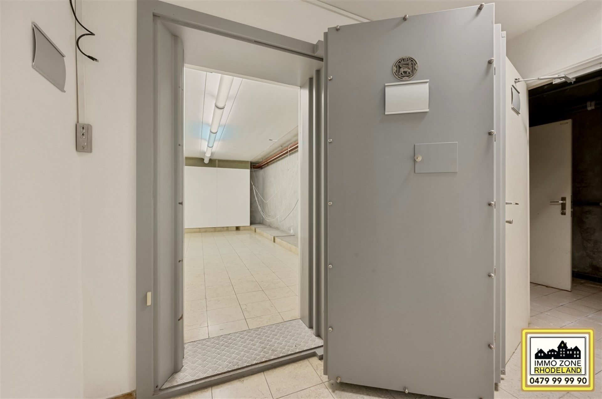 Zeer goed gelegen duplex met handelspand / kantoorruimte foto 14