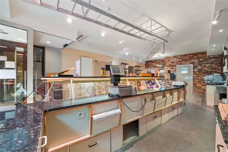 KNAPPE HANDELSRUIMTE IN HET CENTRUM VAN SINT-TRUIDEN foto 8