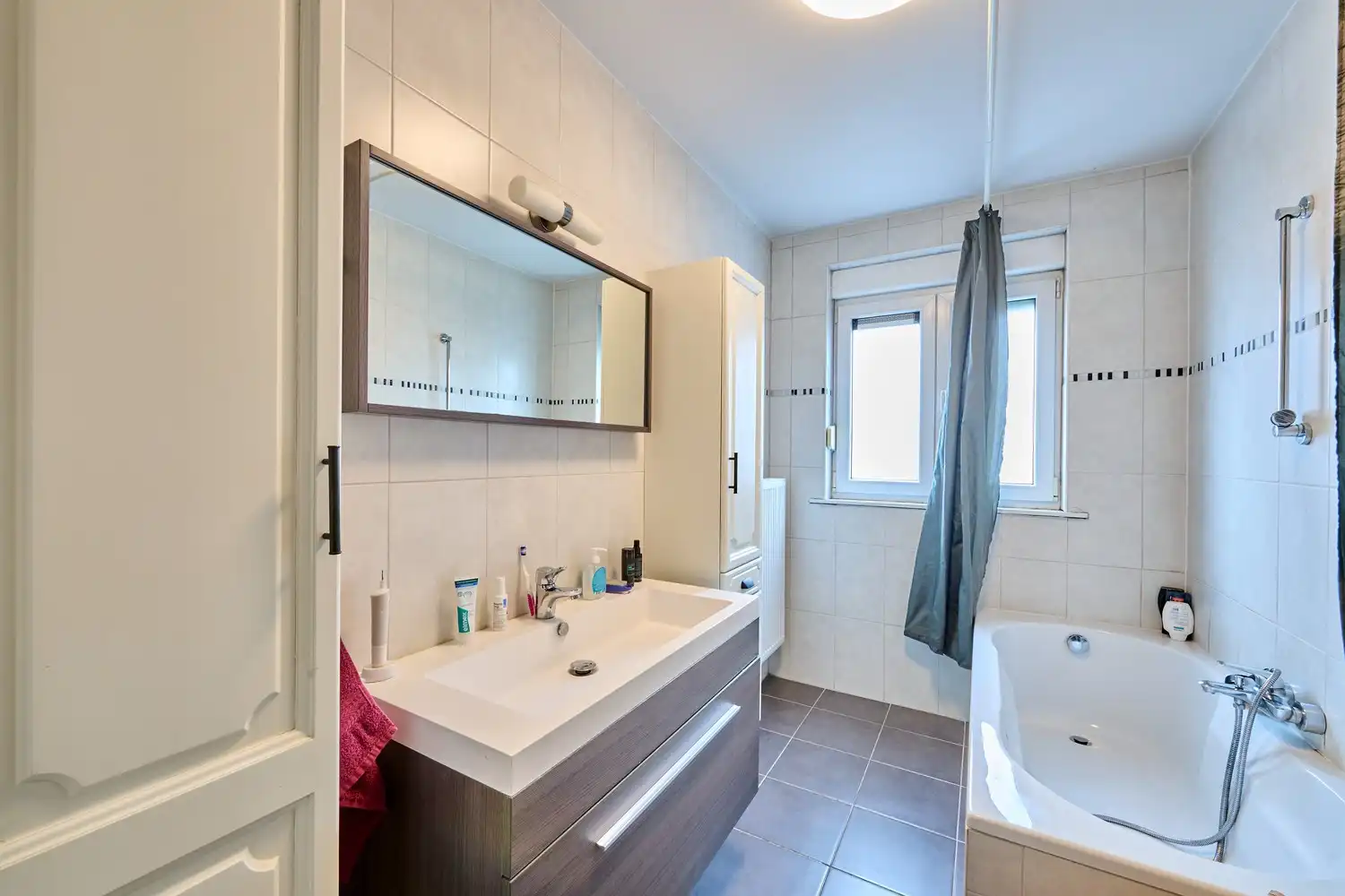 Gezellig appartement met 2 slaapkamers, terras en tuintje foto 12