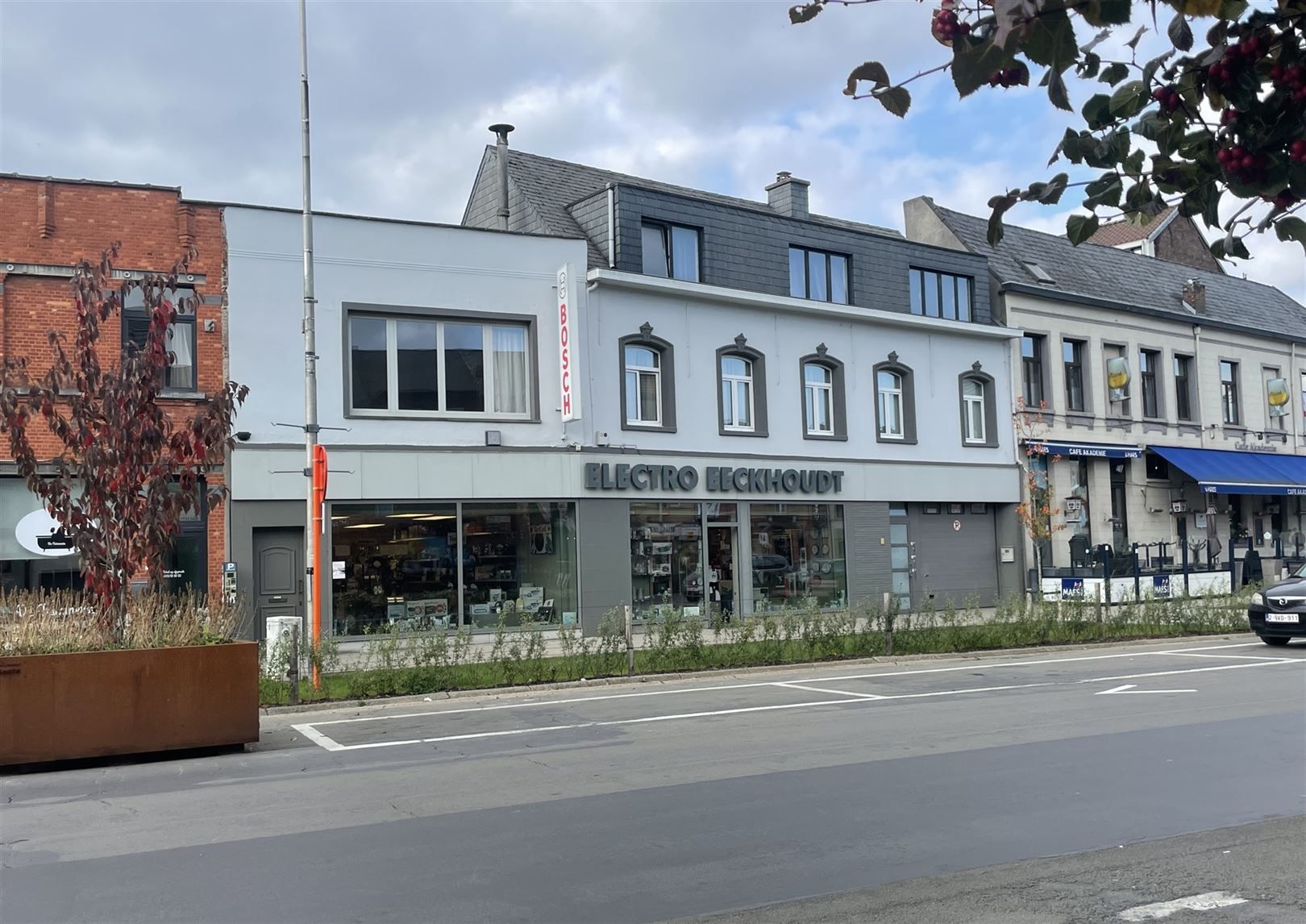 Ruim appartement met eigen inkom te huur in hartje centrum onmiddellijk beschikbaar foto {{pictureIndex}}