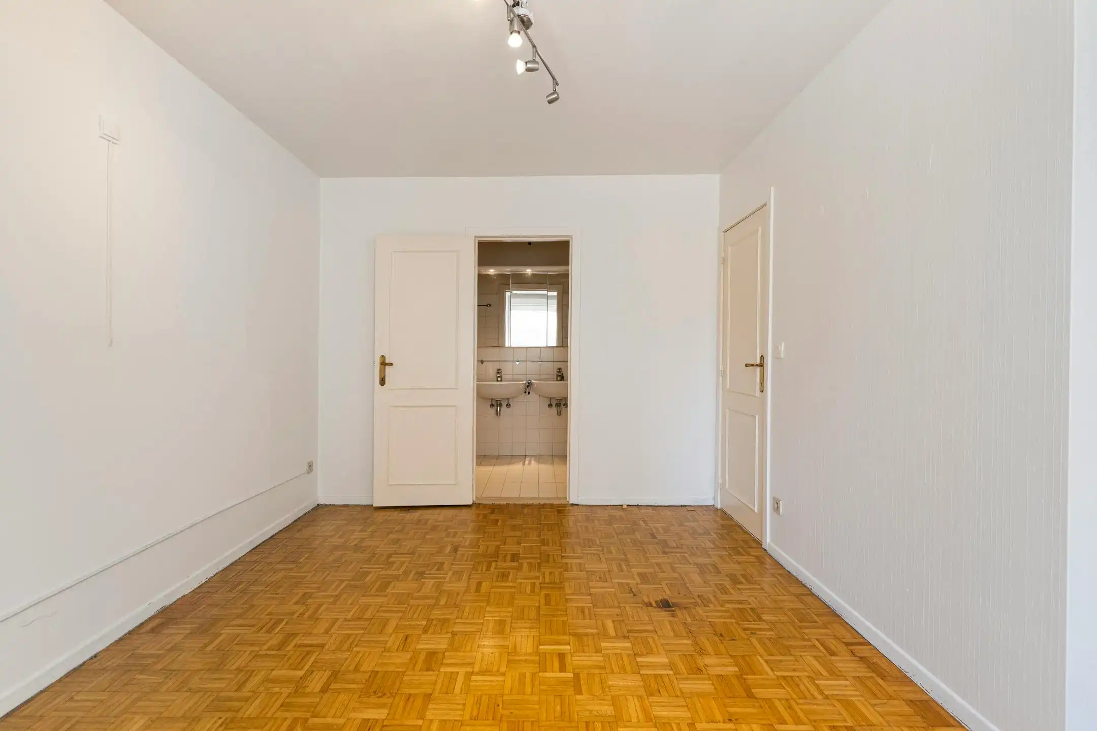 Appartement te koop op wandelafstand van het strand te Heist foto 12