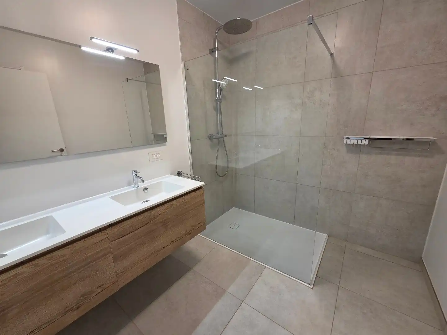 Prachtig recent appartement met ruim terras en 2 slaapkamers op een toplocatie! foto 15