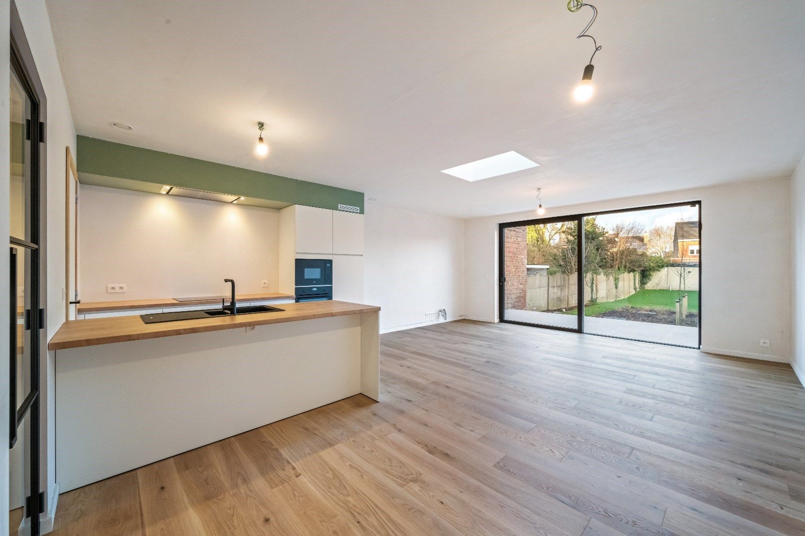 Gelijkvloers en zeer energiezuinig appartement met mooie tuin ! foto 3