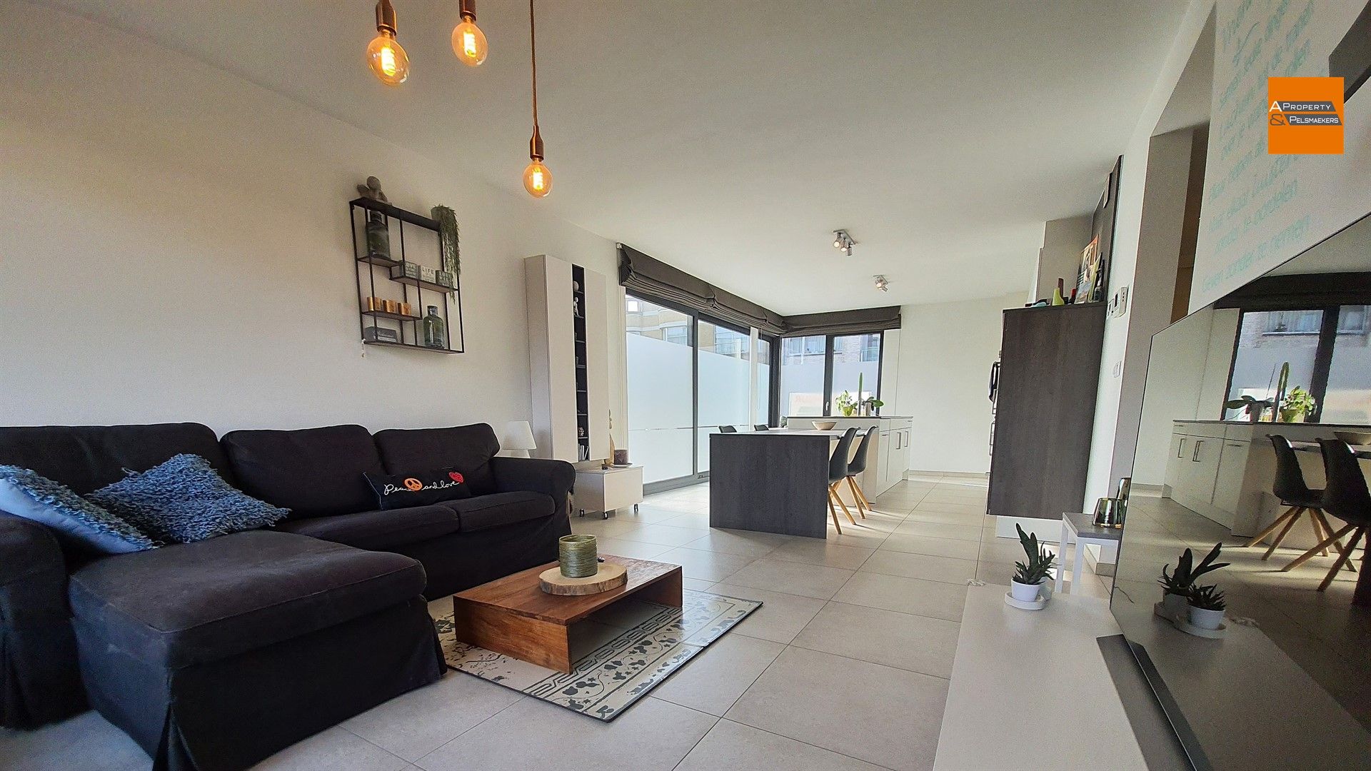  Gelijkvloersappartement met 2 slaapkamers, tuin, berging en parking foto 3