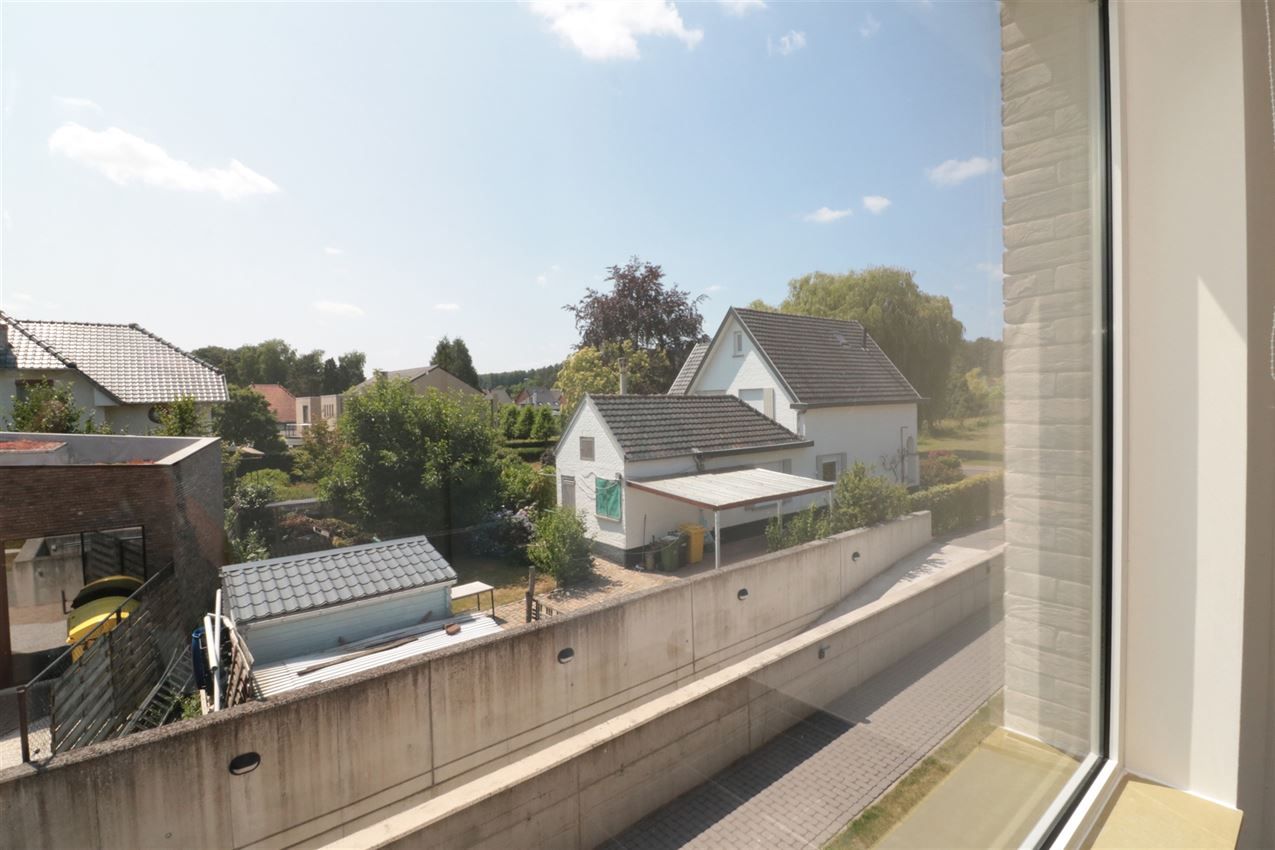 3 appartementen en 4 autostaanplaatsen foto 39