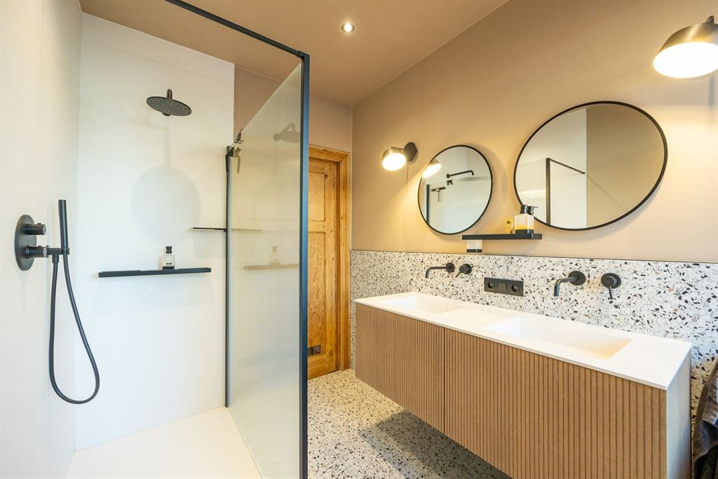 Stijlvol gerenoveerde woning met 3 slaapkamers foto 21