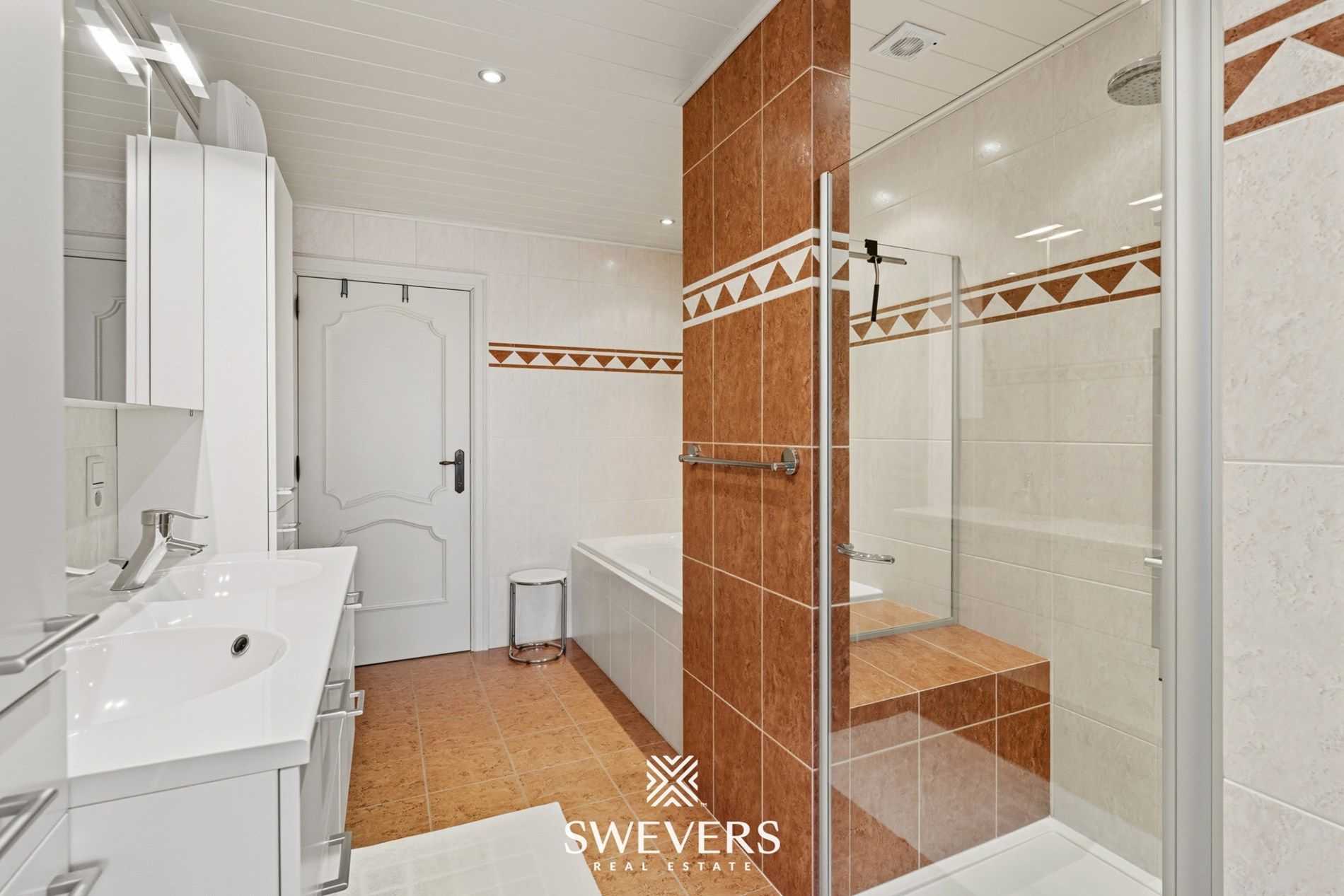 Ruime Gezinswoning met 3 slaapkamers en uitbreidingspotentieel foto 16