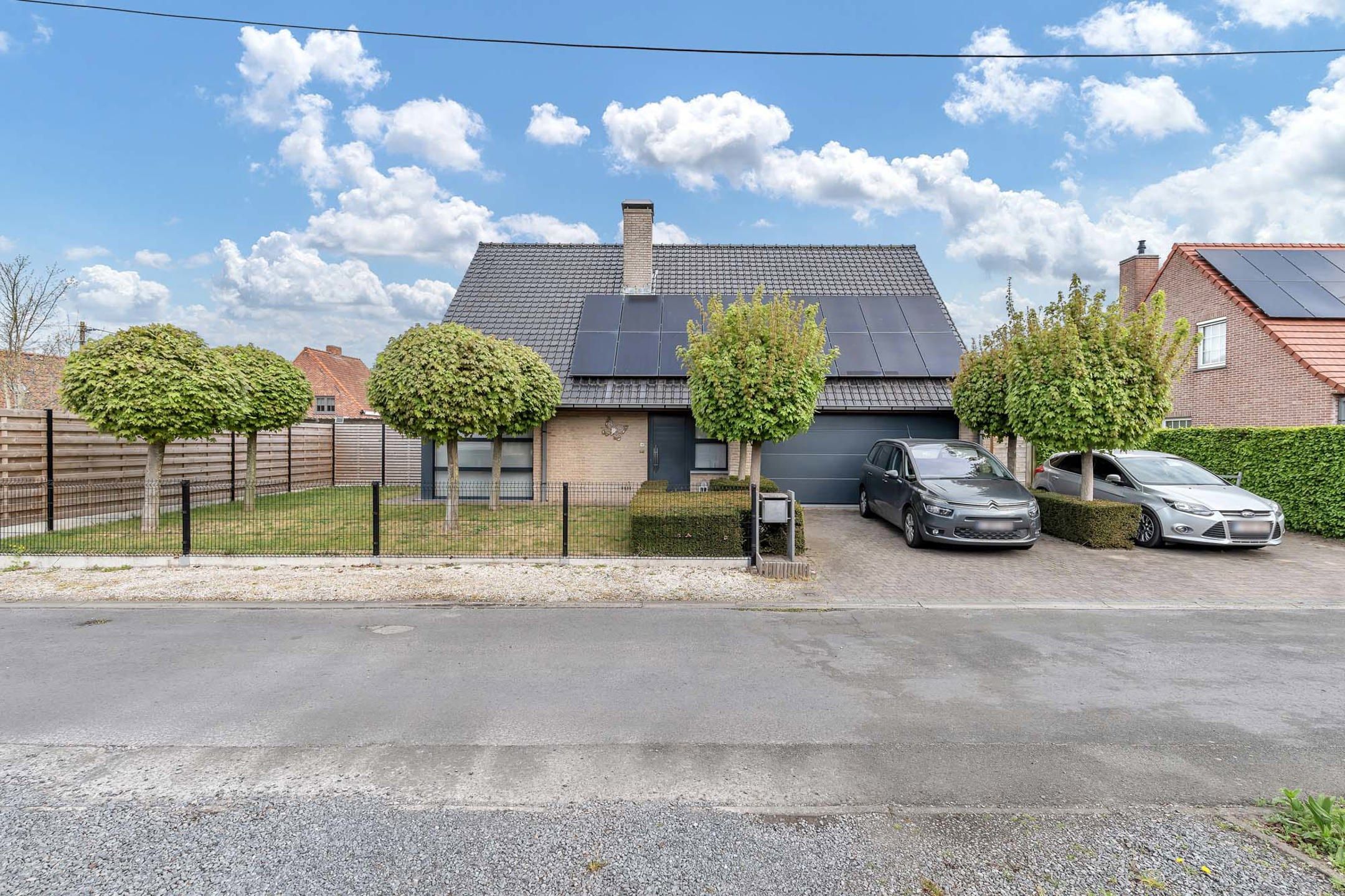 Charmante villa met 3 slaapkamers, garage en tuin in Olsene foto {{pictureIndex}}
