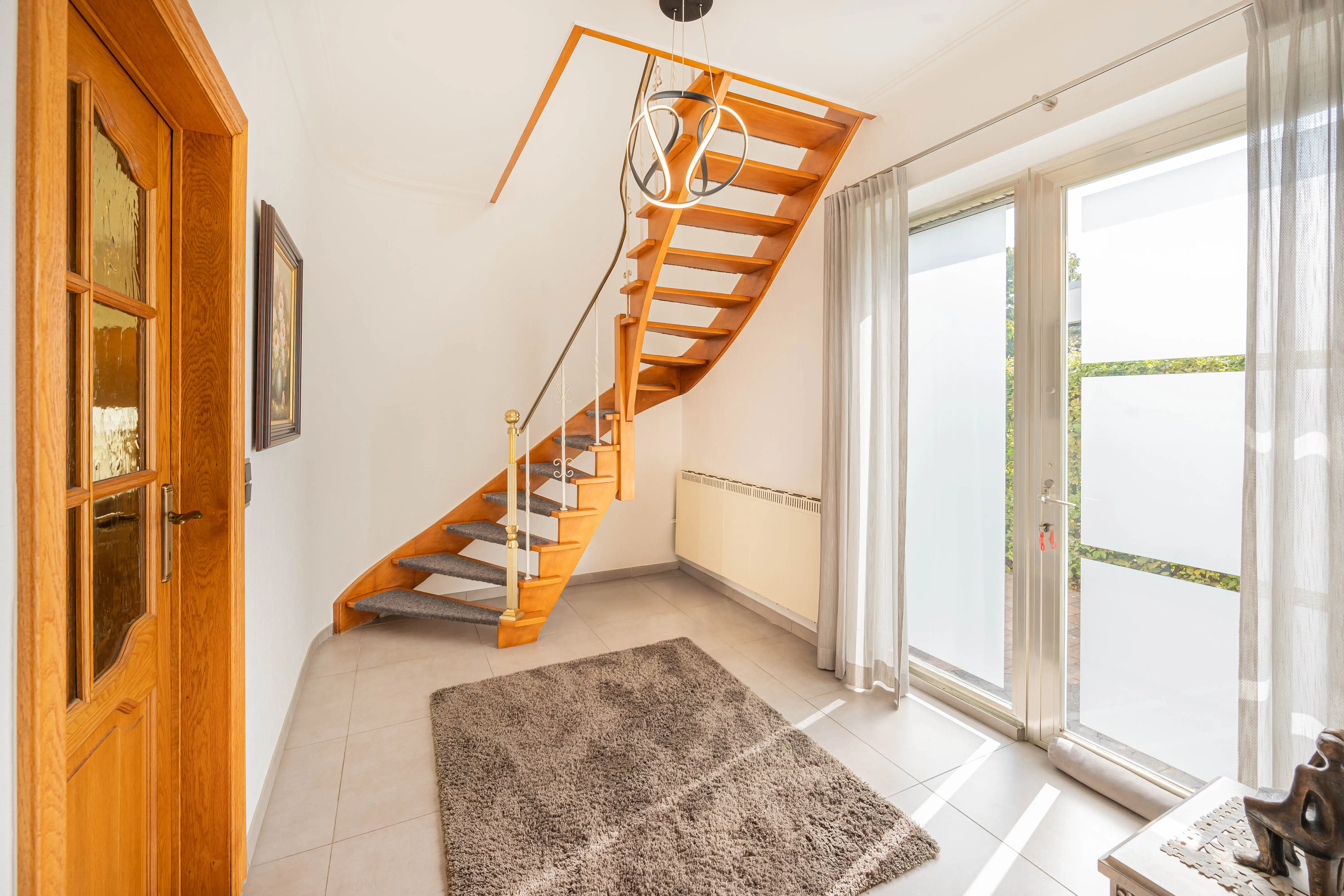 Kwalitatieve woning met 3 autostaanplaatsen in de garage! foto 14