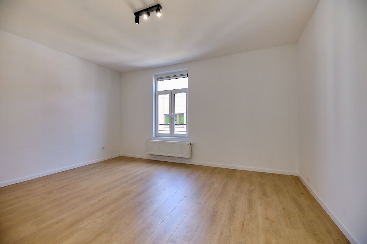 Vernieuwbouwwoning met 3 zeer ruime slaapkamers (20m²), bureau en stadstuin – instapklaar en energiezuinig foto 15