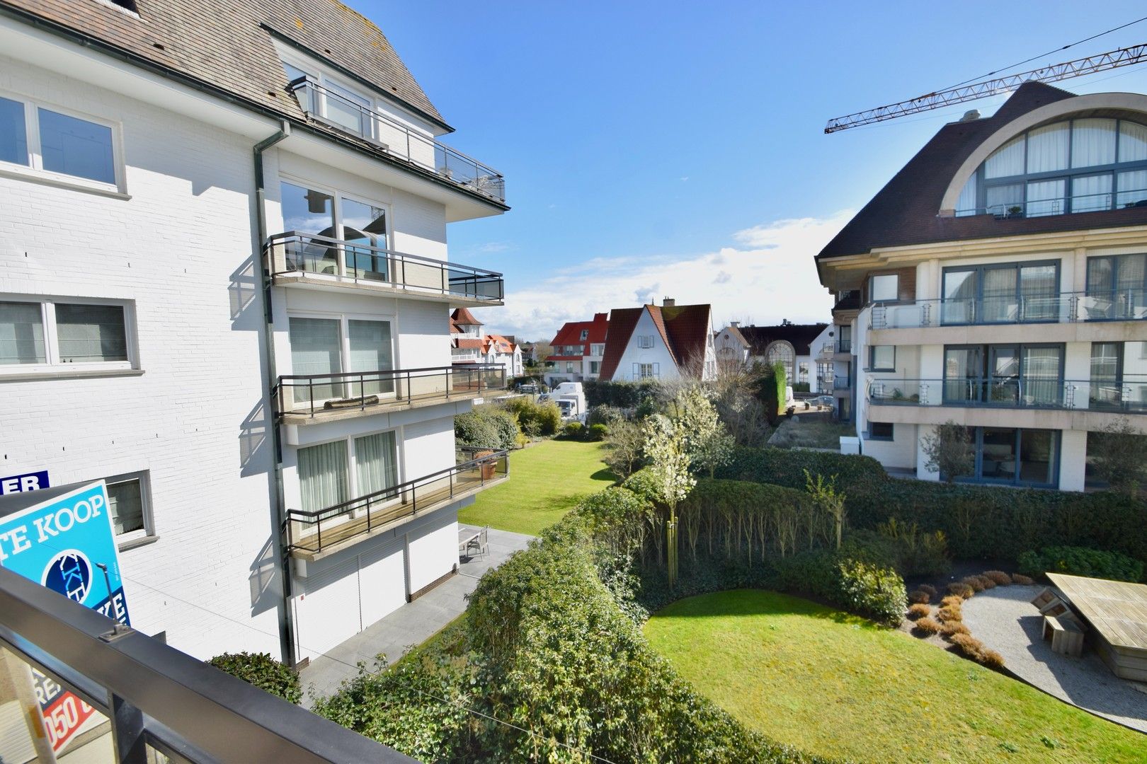 Luxueus gerenoveerd hoekappartement met zeezicht vlakbij de wandeldijk in het Zoute. foto 14