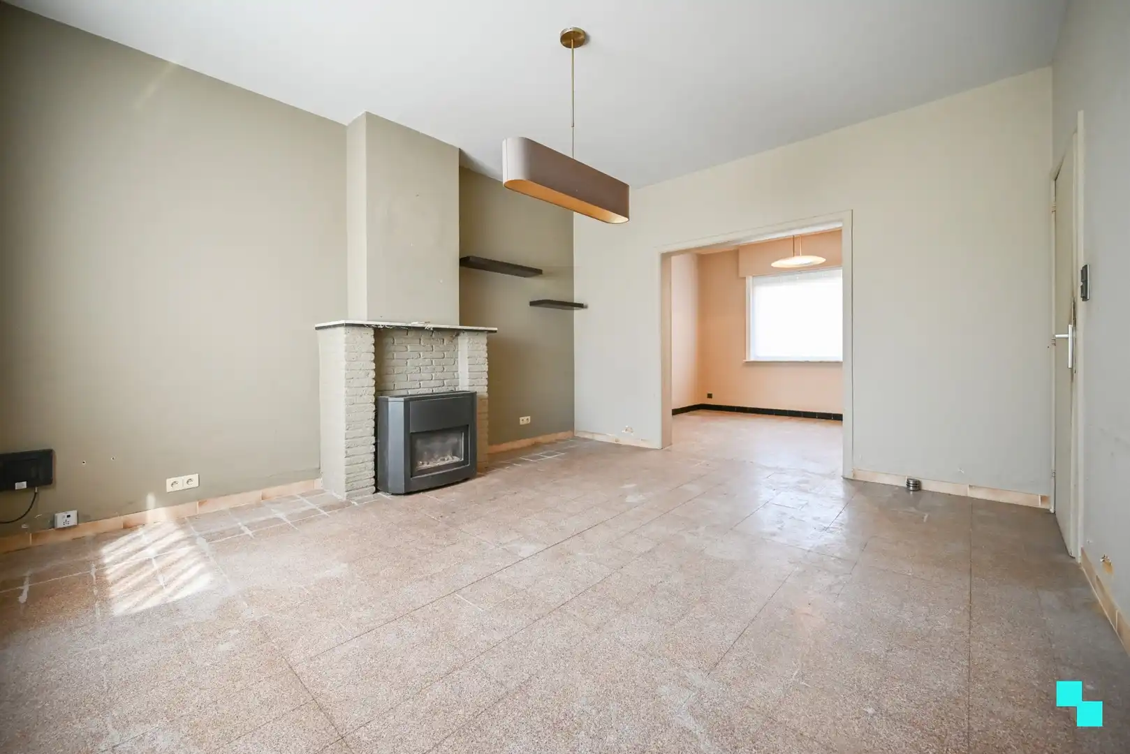 Te renoveren halfopen bebouwing met garage foto 6