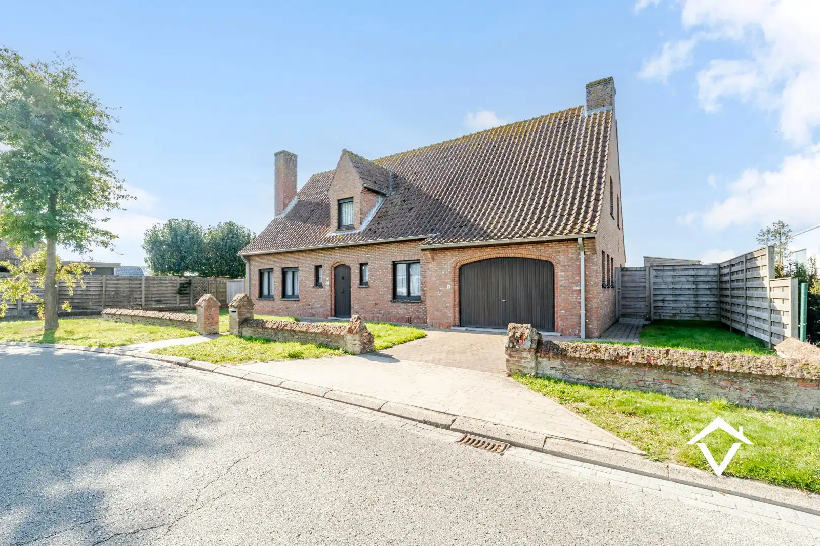 Alleenstaande woning met een rustige ligging te Koekelare foto 2