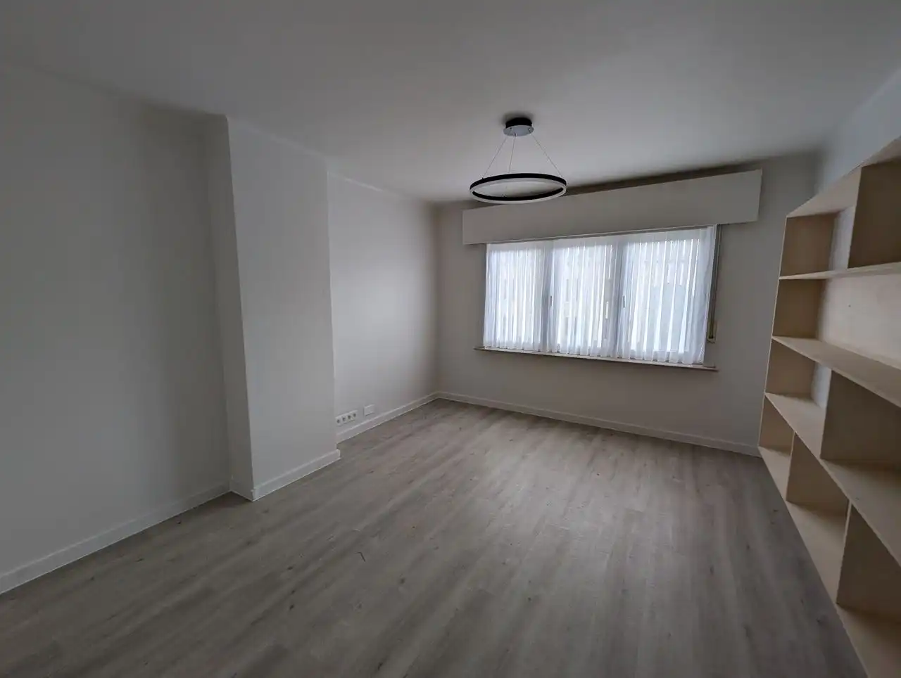 Ruime gerenoveerde woning met 3 slpks, gelegen op wandelafstand van het centrum !  foto 11