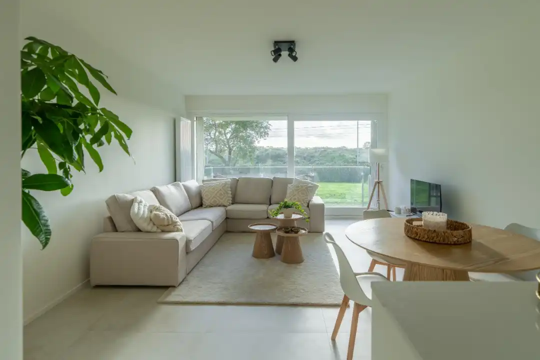 Prachtig gerenoveerd 3 - slaapkamerappartement foto 4