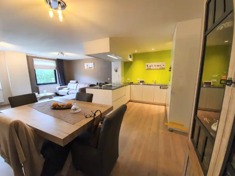 Volledig gerenoveerd 2-slaapkamerappartement met lift foto 6