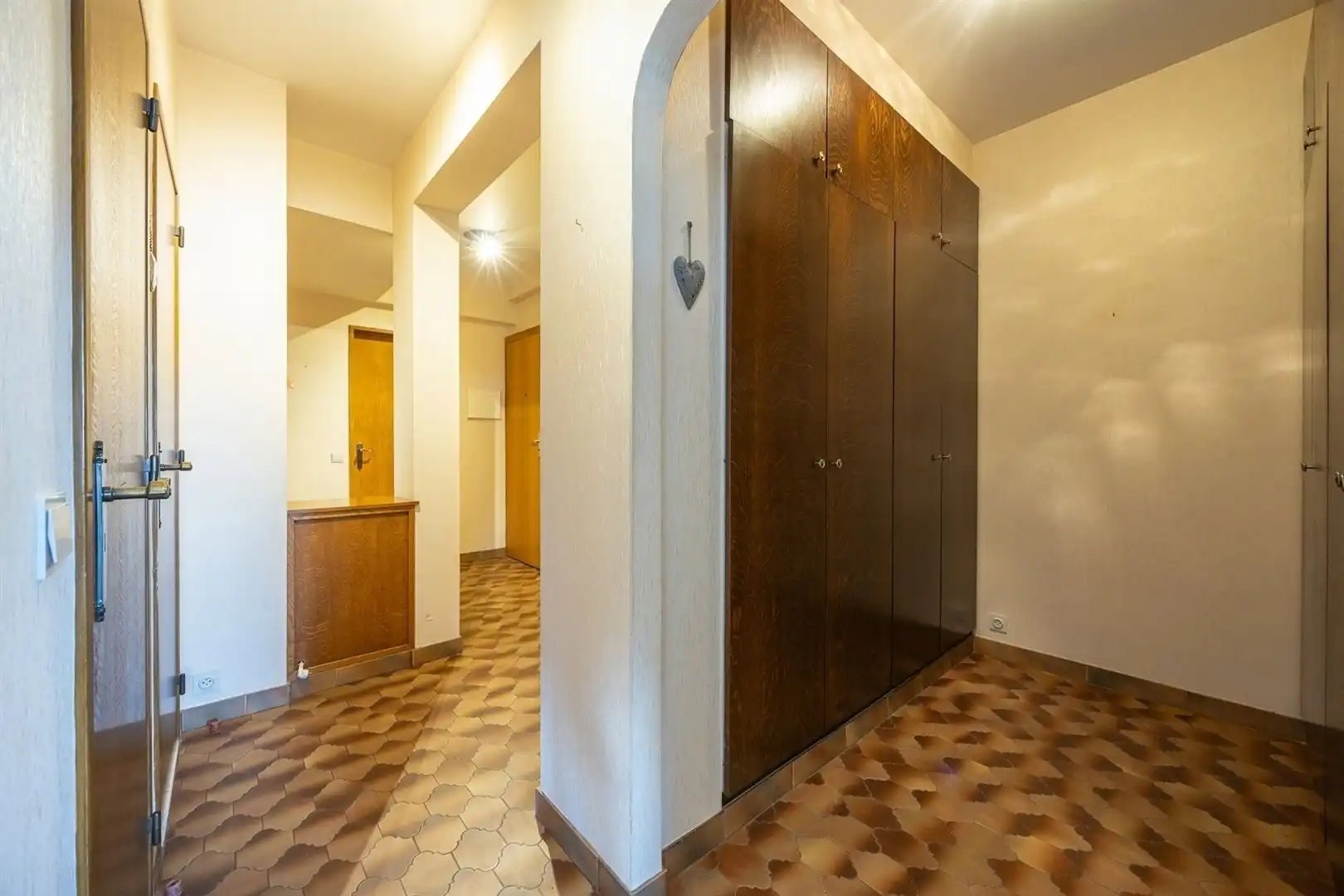Centraal gelegen appartement met AIRCO, 2 slaapkamers en dressing. foto 8