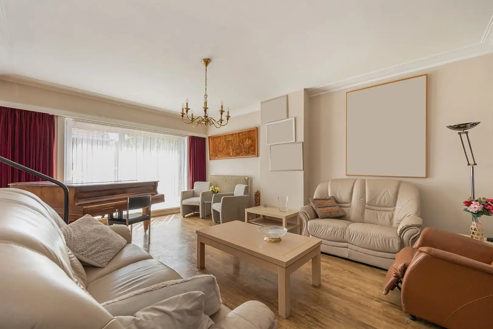 Ruime te renoveren woning met tuin in dorpscentrum foto 7