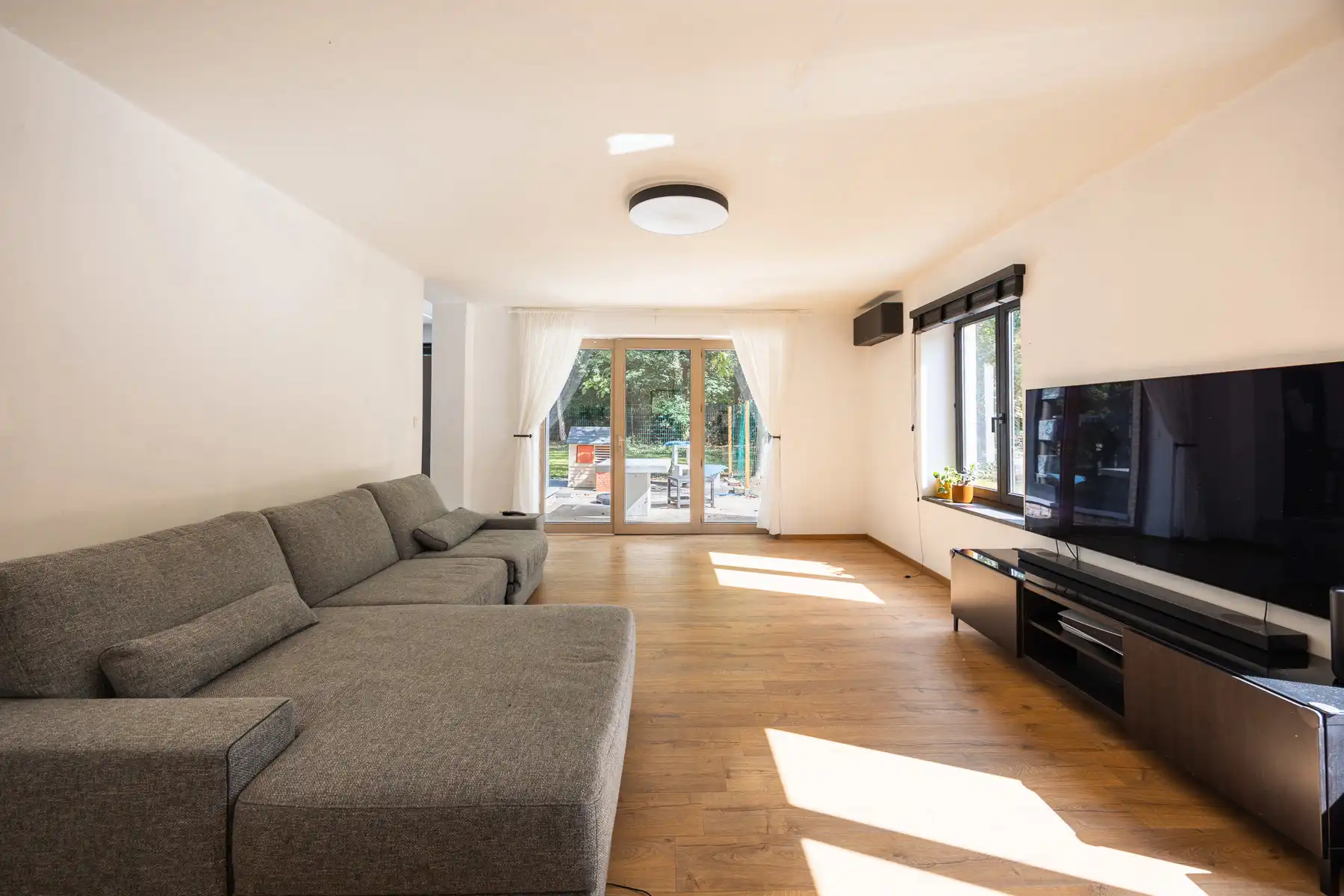 Energiezuinige charmante villa met 4 SLK's, tuin en zwembad foto 9